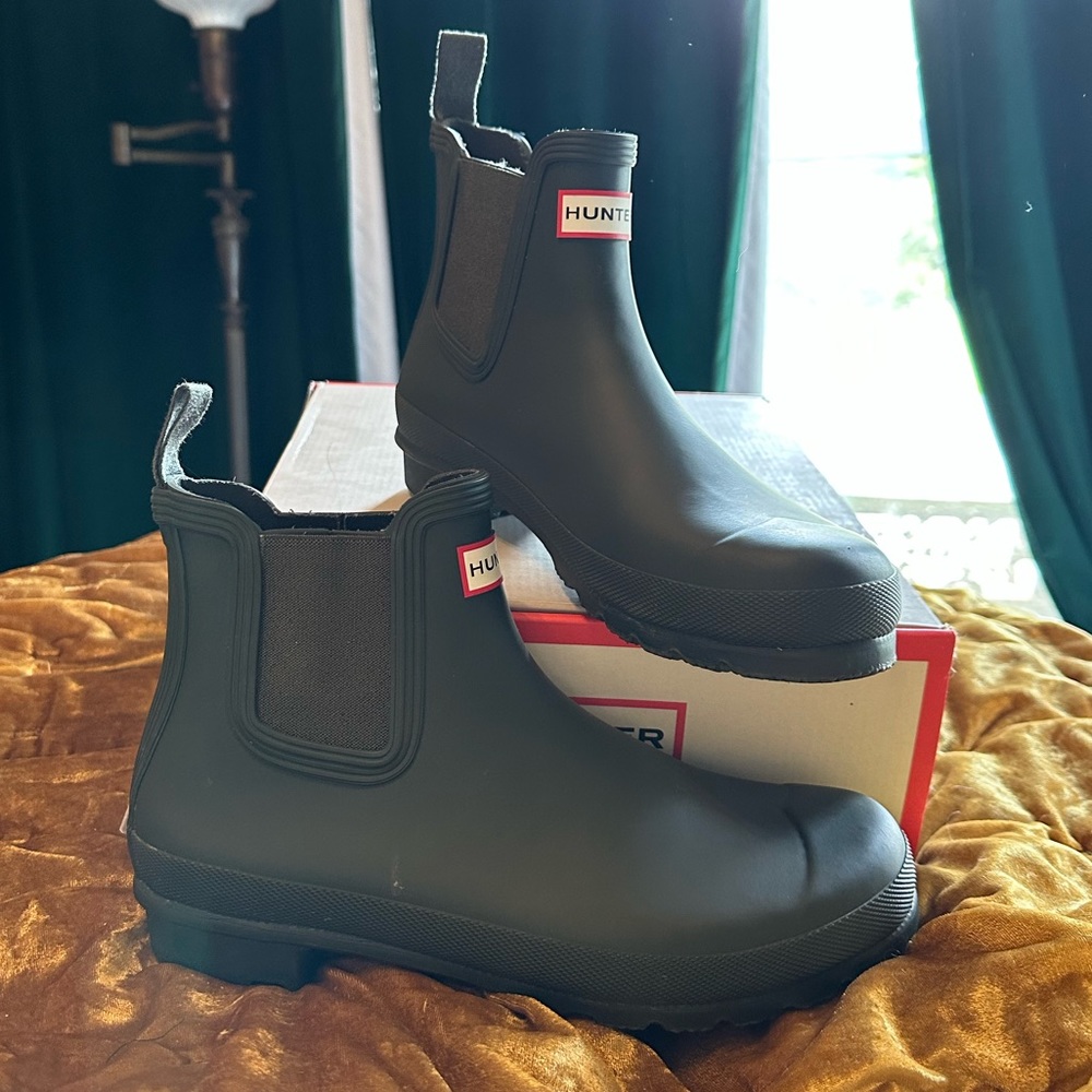 Hunter Chelsea Boots Women’s Size 10 Dark Olive